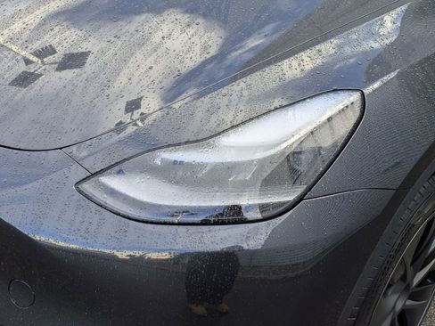 Used 2025 Tesla Model Y Long Range image 10