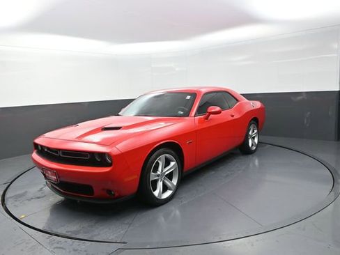 Used 2016 Dodge Challenger R/T RWD image 43