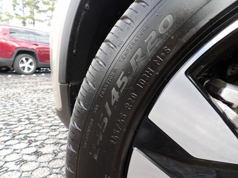 Certified 2023 Volvo XC40 B4 Plus w/ Protection Package Premier image 30