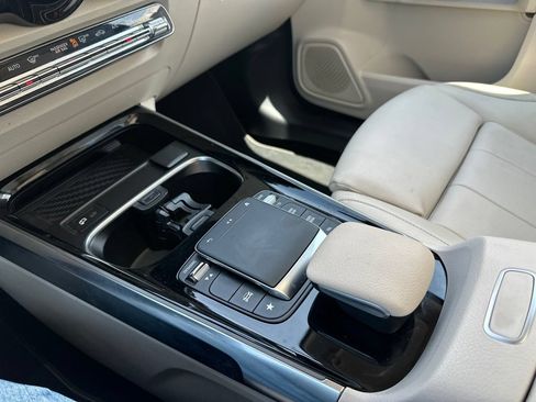 Used 2021 Mercedes-Benz GLB 250 w/ Premium Package image 25