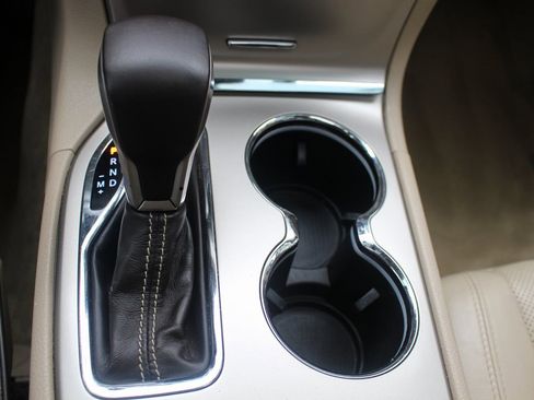 Used 2017 Jeep Grand Cherokee Overland image 35