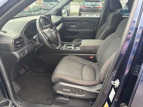 Used 2025 Honda Pilot Sport image 14