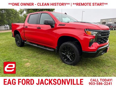 Used 2025 Chevrolet Silverado 1500 Custom Trail Boss w/ Dark Appearance Package AWD/4WD image 1