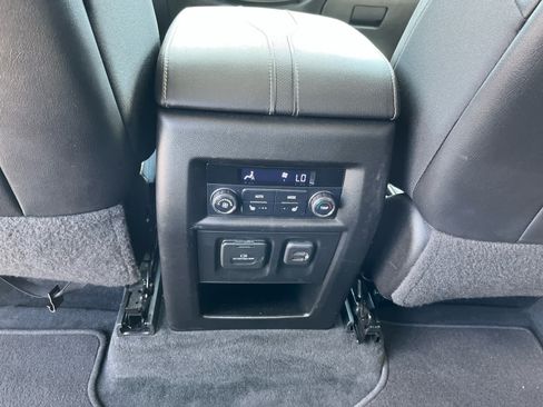 Used 2021 Chevrolet Traverse High Country AWD/4WD image 24