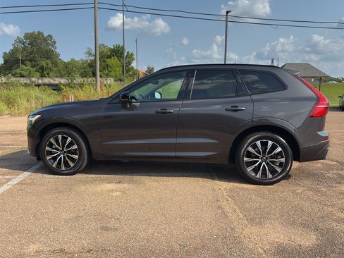 Used 2024 Volvo XC60 B5 Plus AWD/4WD image 9