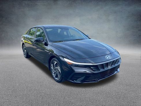 Certified 2025 Hyundai Elantra Sport FWD image 35