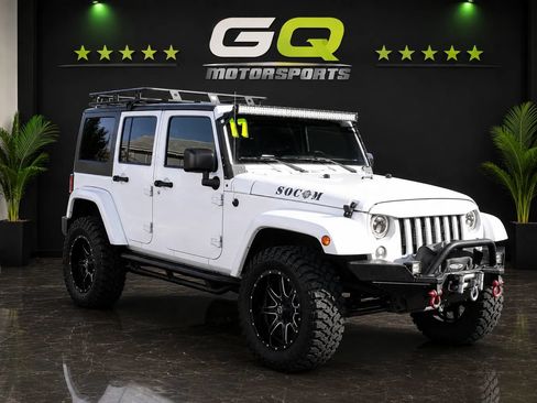 Used 2017 Jeep Wrangler Unlimited Sahara w/ Connectivity Group AWD/4WD image 1
