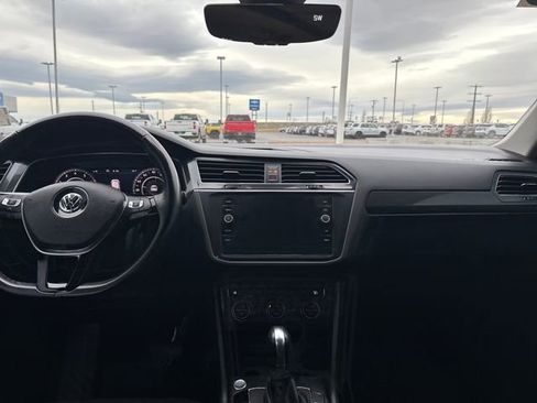 Used 2018 Volkswagen Tiguan SEL Premium image 12