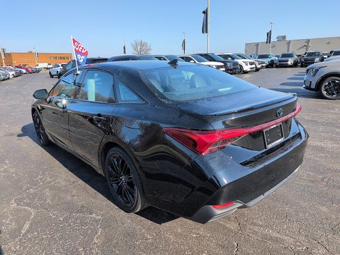 Used 2022 Toyota Avalon XSE image 5