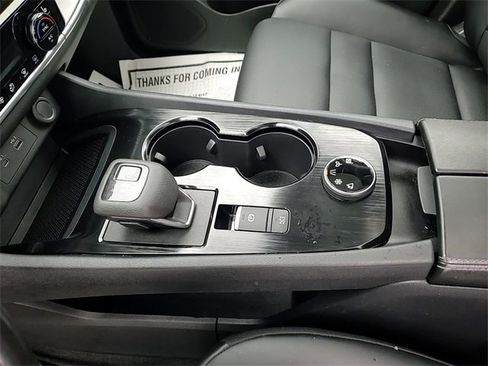 Used 2022 Nissan Rogue SV w/ SV Premium Package image 18