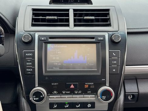 Used 2013 Toyota Camry SE FWD image 3