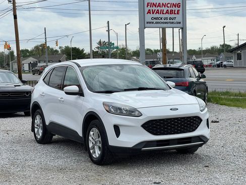 Used 2020 Ford Escape SE image 1