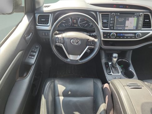 Used 2018 Toyota Highlander Limited FWD image 4