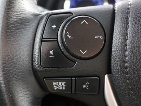 Used 2018 Toyota Corolla SE w/ SE Premium Package FWD image 11