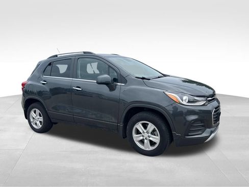 Used 2019 Chevrolet Trax LT w/ LT Convenience Package AWD/4WD image 2