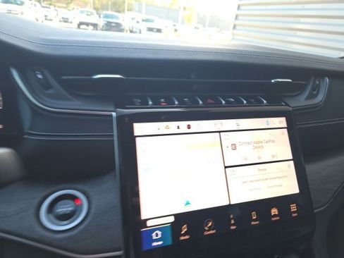 Used 2024 Jeep Grand Cherokee L Limited w/ Luxury Tech Group II image 11