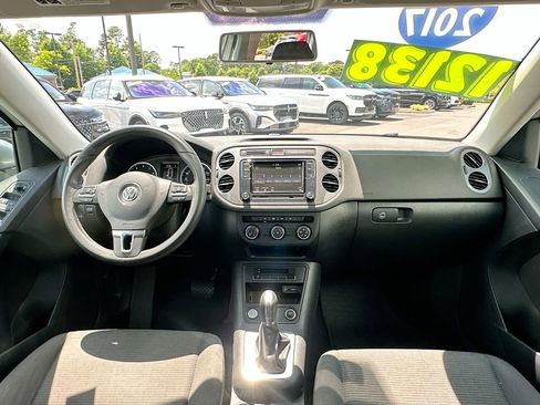 Used 2017 Volkswagen Tiguan Limited FWD image 3