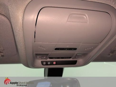 Used 2018 Chevrolet Equinox LT image 24