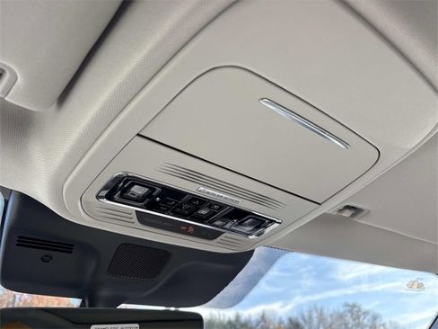 New 2025 Lincoln Navigator L Reserve image 32