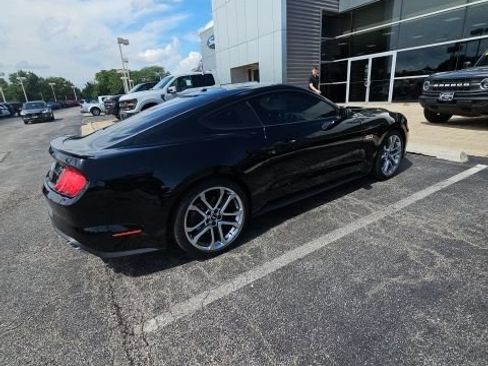 Used 2019 Ford Mustang GT Premium RWD image 3