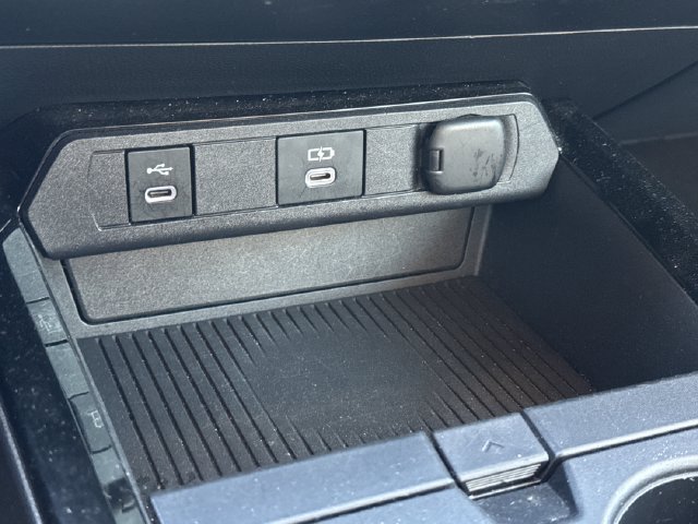 Used 2024 Toyota Prius LE FWD image 31