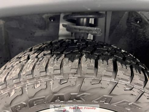 Used 2025 Jeep Compass Trailhawk AWD/4WD image 21