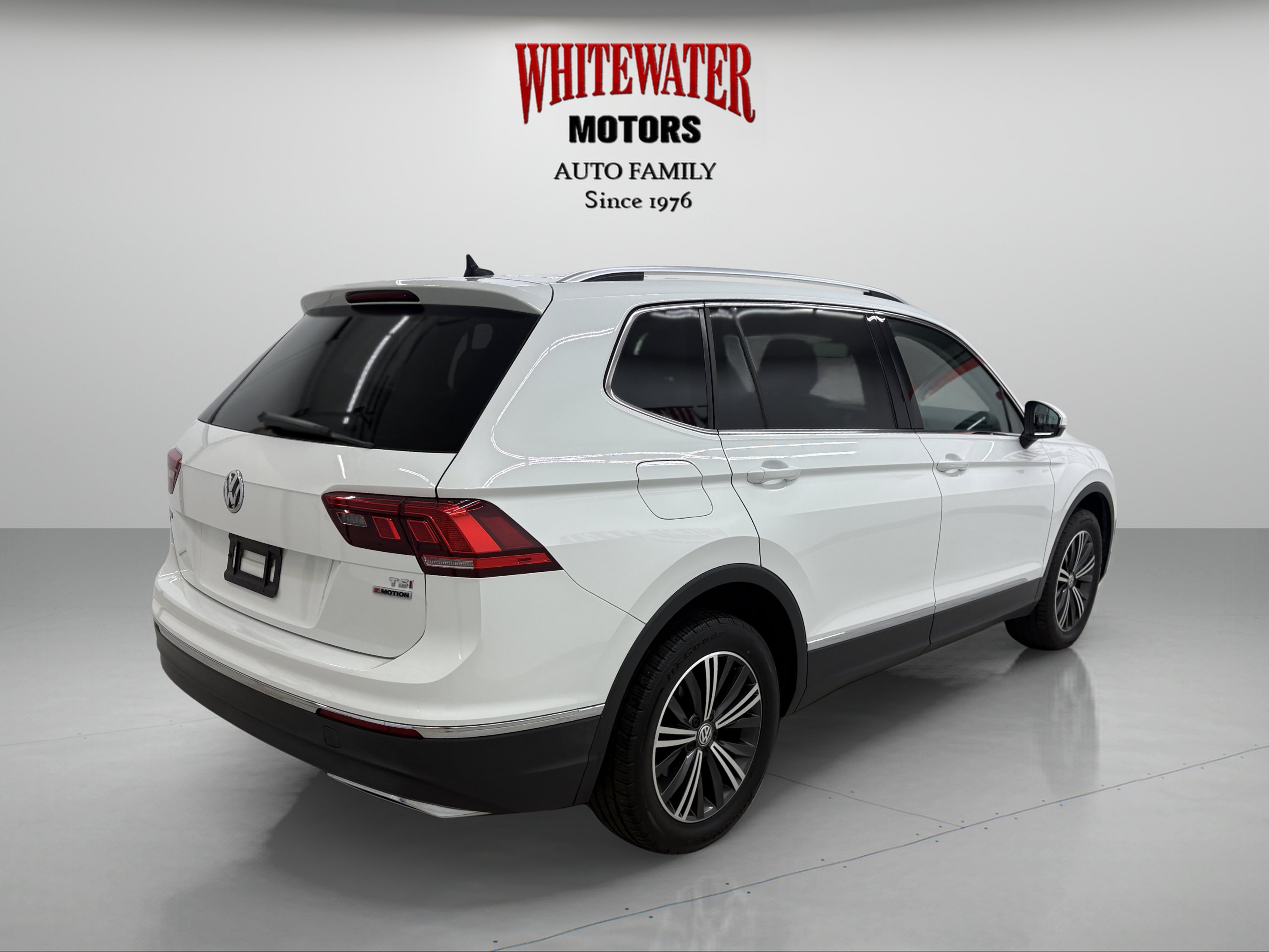 Used 2018 Volkswagen Tiguan SEL AWD/4WD image 4
