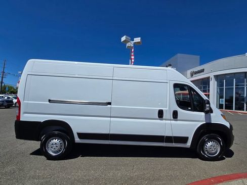 Used 2025 RAM ProMaster 2500 FWD image 7