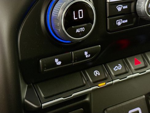 Used 2022 Chevrolet Silverado 1500 LT image 24