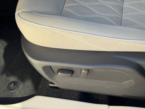 Used 2023 Buick Envision Avenir image 18