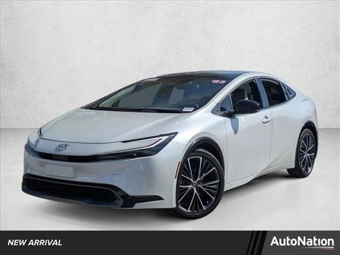 Used 2023 Toyota Prius XLE image 1