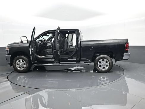 Used 2025 RAM 2500 Big Horn AWD/4WD image 28