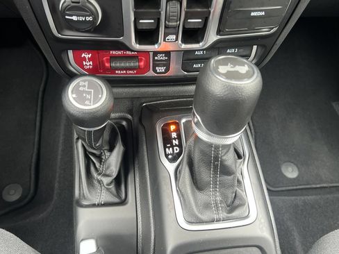 Used 2026 Jeep Wrangler Unlimited Rubicon AWD/4WD image 27