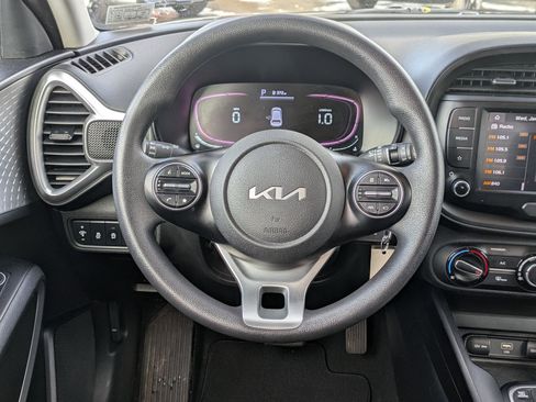 Used 2023 Kia Soul LX w/ LX Technology Package image 18