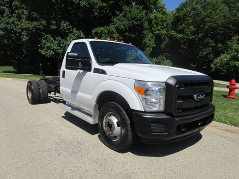 Used 2014 Ford F350 XL w/ Trailer Tow Package RWD image 2