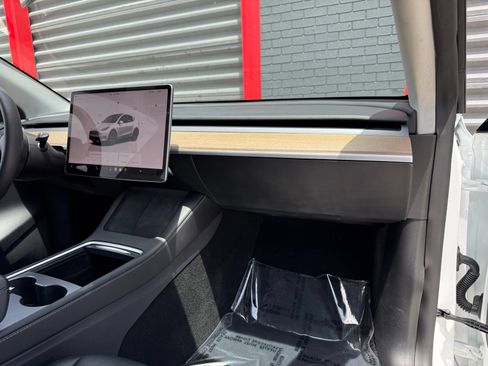 Used 2024 Tesla Model Y Long Range RWD image 22
