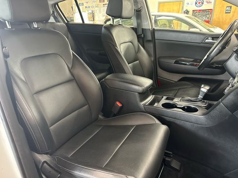 Used 2022 Kia Sportage EX image 7