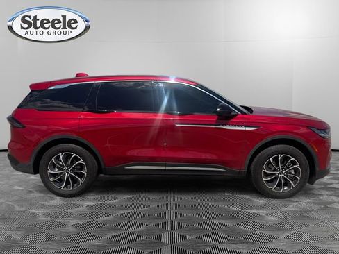 Used 2025 Lincoln Nautilus Premier AWD/4WD image 6