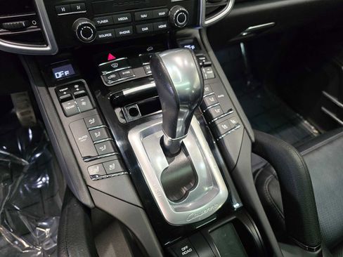 Used 2017 Porsche Cayenne image 21
