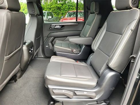 New 2025 Chevrolet Suburban Premier image 11