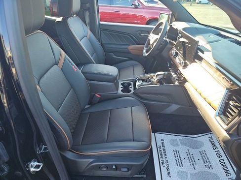 Used 2025 GMC Canyon AT4 w/ Nightfall Edition image 9