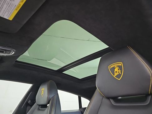 Used 2020 Lamborghini Urus AWD/4WD image 27