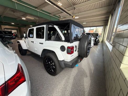 Used 2024 Jeep Wrangler Unlimited Sahara w/ Safety Group AWD/4WD image 8