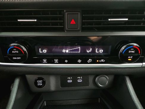 Used 2025 Nissan Rogue SV FWD image 18
