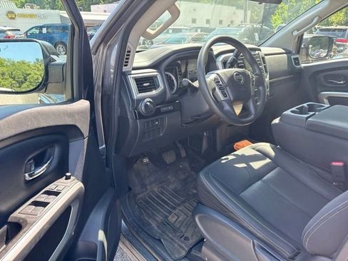 Used 2017 Nissan Titan SV RWD image 12