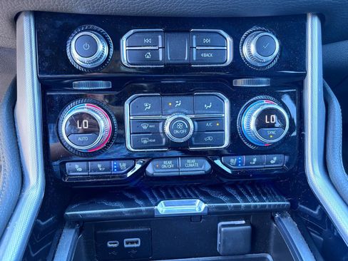 Used 2021 GMC Yukon Denali w/ Advanced Technology Package AWD/4WD image 15