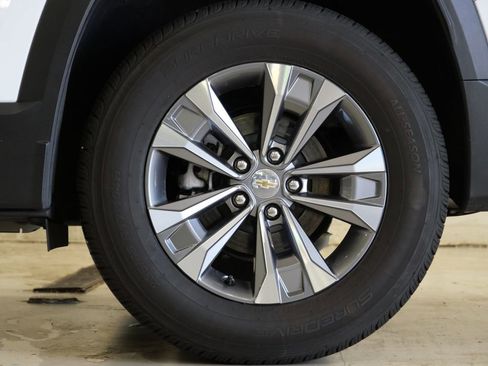 Used 2025 Chevrolet Equinox LT FWD image 9