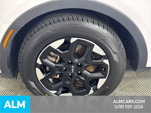 Used 2024 Kia Sorento S image 12