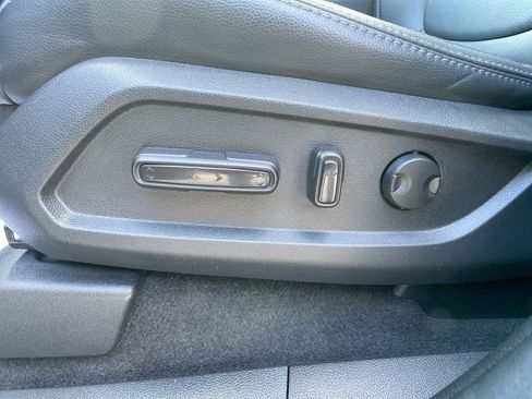 Used 2024 Honda Pilot Touring image 13