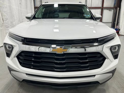 Used 2024 Chevrolet TrailBlazer LT w/ Convenience Package AWD/4WD image 2